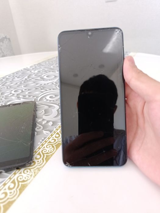 Продам хуавей п30 лайт и самсунг а6+