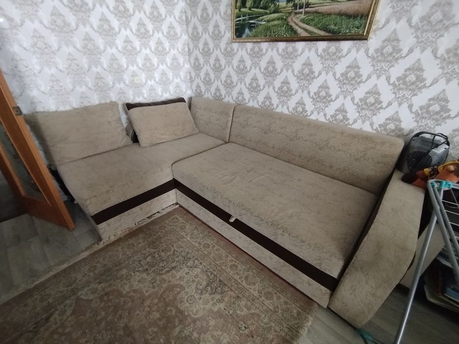 Продам б/у диван