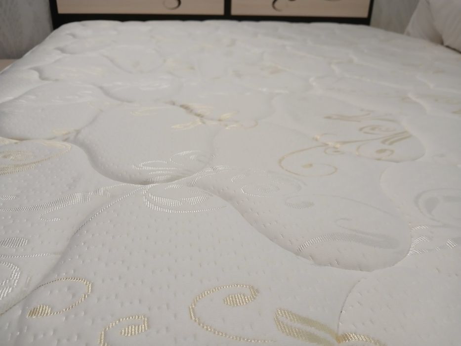 Спальный гарнитур продаётся