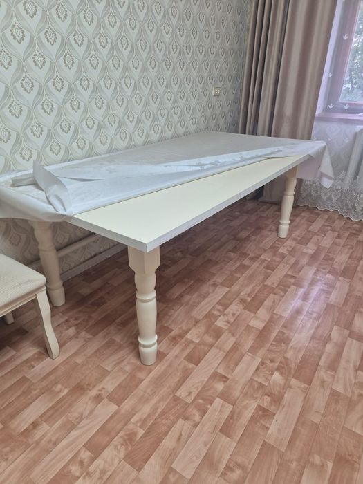 Гостиный стол и стуля