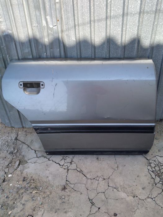 Двери Audi c4 заднии