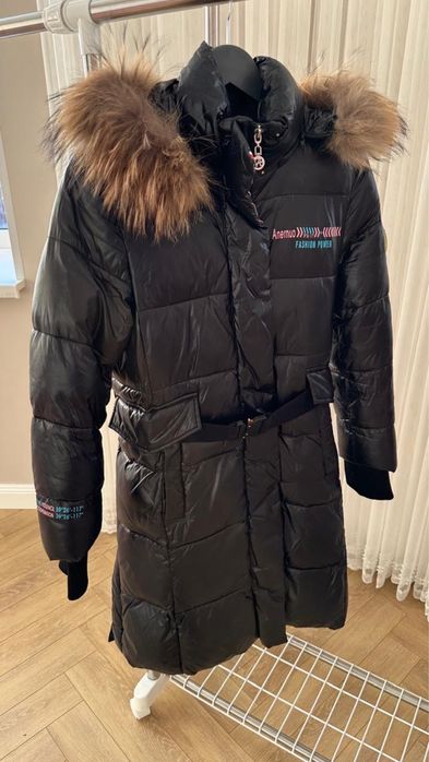 Продам куртку для девочек