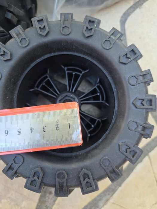 4 roți complete pentru mașini RC Monster Truck 1:8