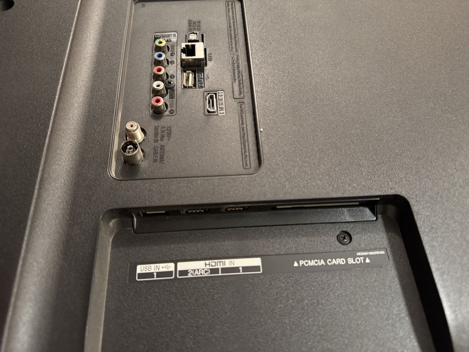 TV 4K LG 43UM7100PLB cu ecranul spart