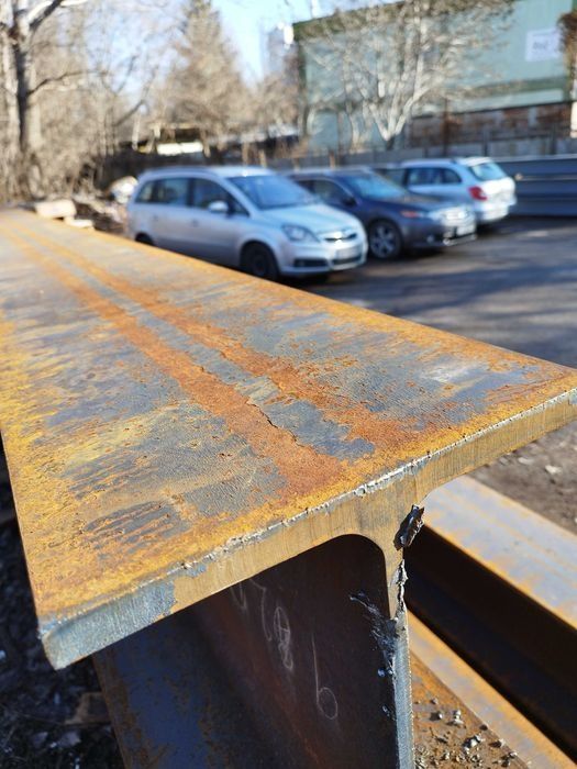 Рязане на метал на лентоотрезна машина на профили, тръби, шини, винкел