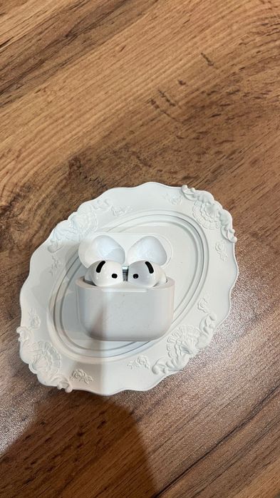Продам AirPods 4