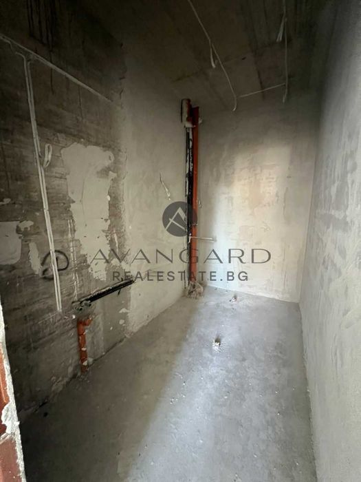 оф.22530 Триетажна Къща с АКТ 16 Остромила