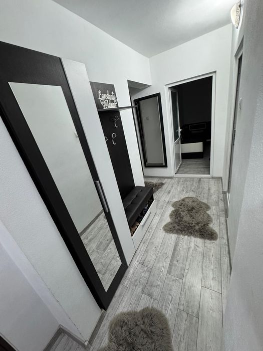 De închiriat apartament cu 4 camere