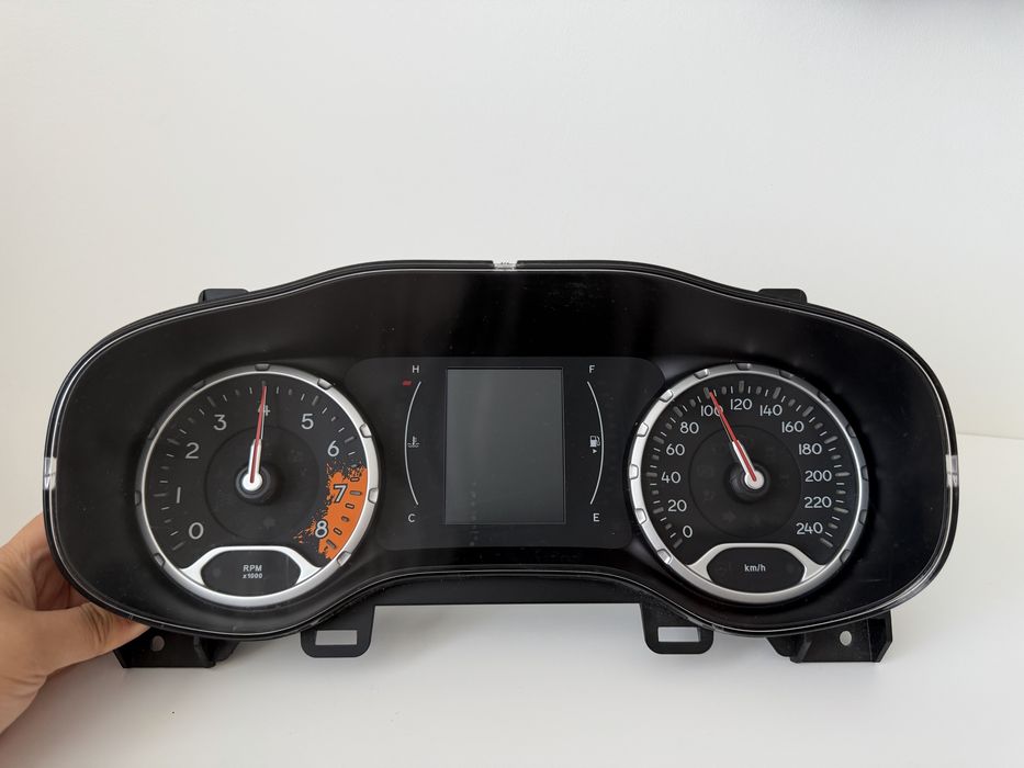 Приборная панель на Jeep Renegate