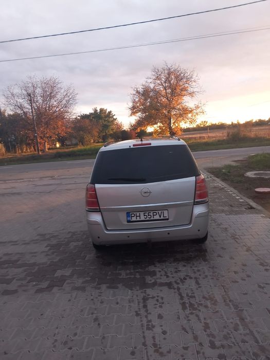 Vând Opel Zafira B
