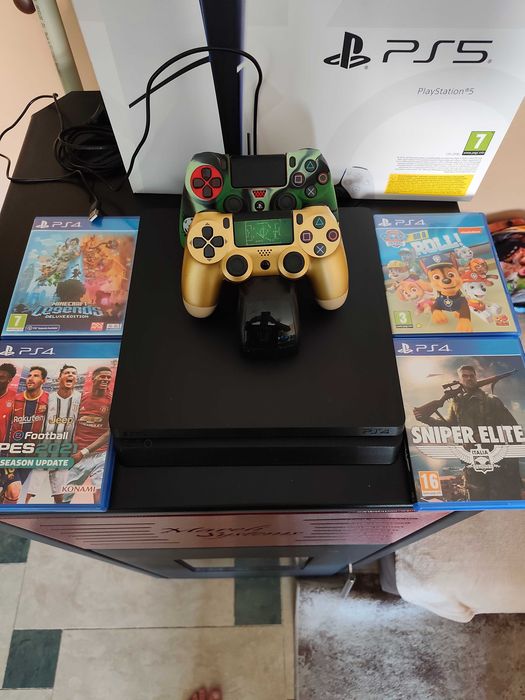 Playstation 4 с два джойстика