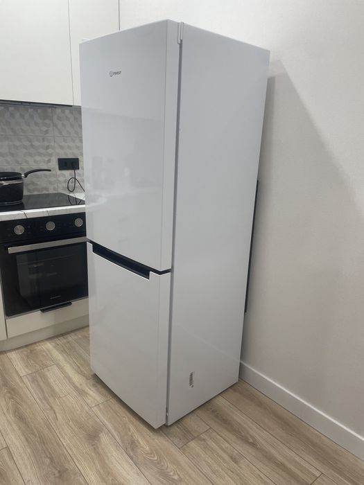 Продам холодильник Индезит