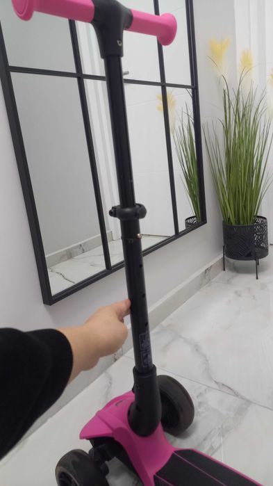 Детска тротинетка със светещи колела-розова+Подарък-каска