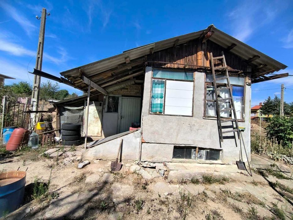 Вила на дянковския път с ток и вода, топ локация!