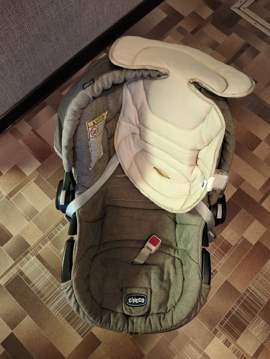Продам автолюлька Chicco