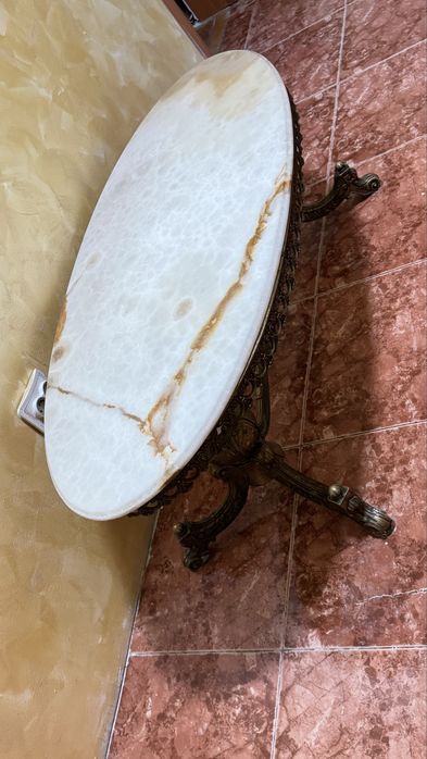 Masă marmură cu picioare de bronz