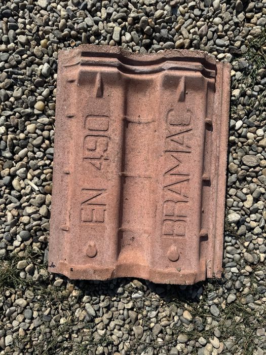 Țiglă Bramac din beton + coame și țigle laterale – stare bună