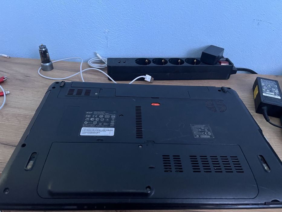 Vând leptop Acer