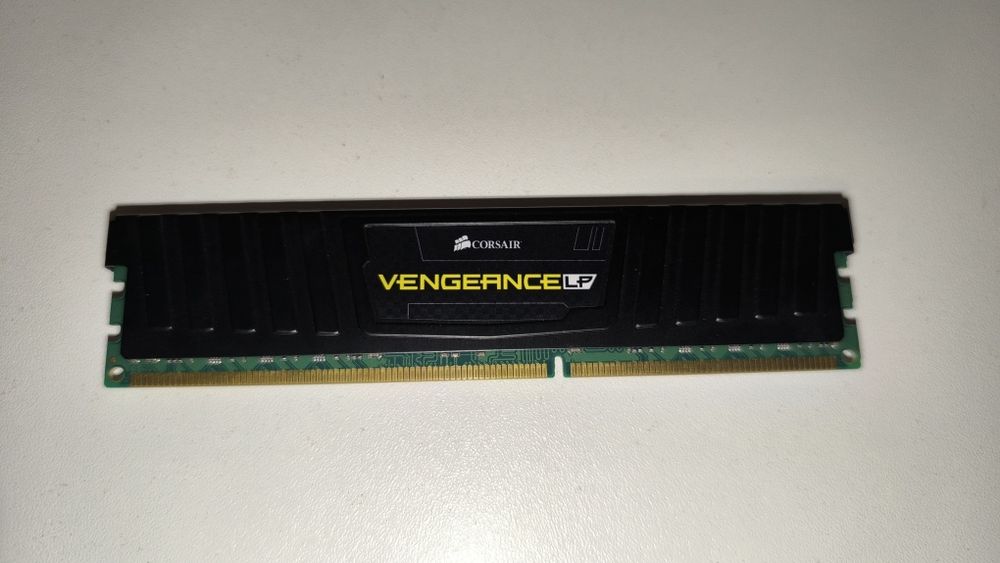 Plăcuțe RAM DDR3 PC si DDR4 laptop