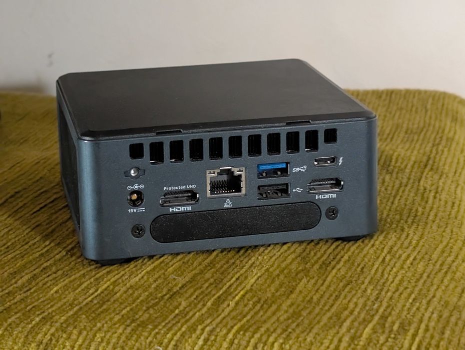 Intel NUC 8 Pro NUC8v7PNH mini pc, Intel Core i7-8665U, ram 8 Gb, SSd 250 Gb