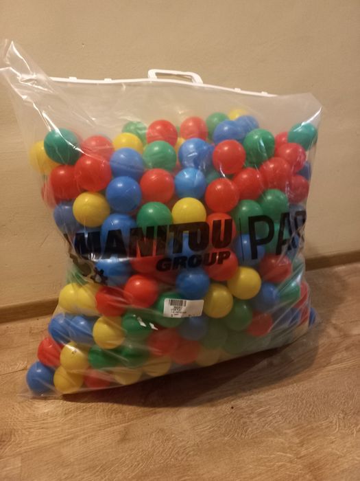 Vând piscina cu 420 bile pentru copii