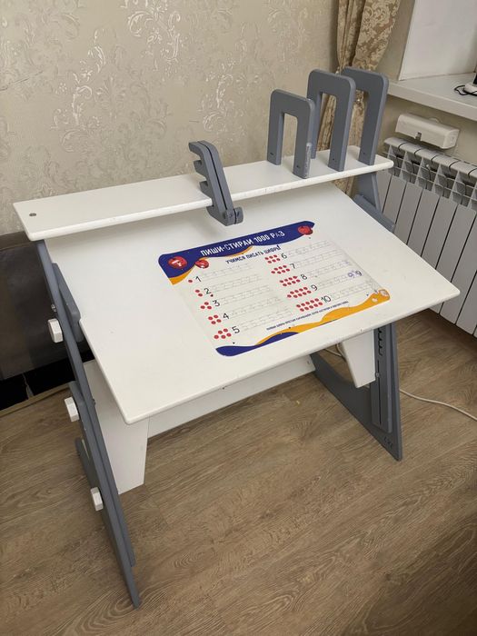 Парта для школьница