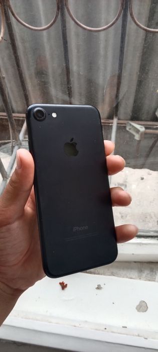 iPhone 7.  150 сум