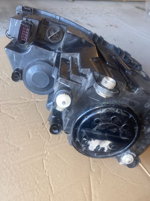 Vând faruri wv jetta 2013