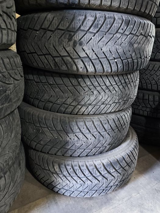 215/60 R16, 215/55 R17