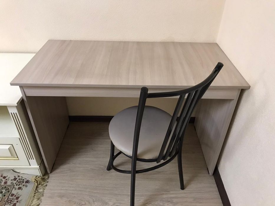 Стол письменный б/у