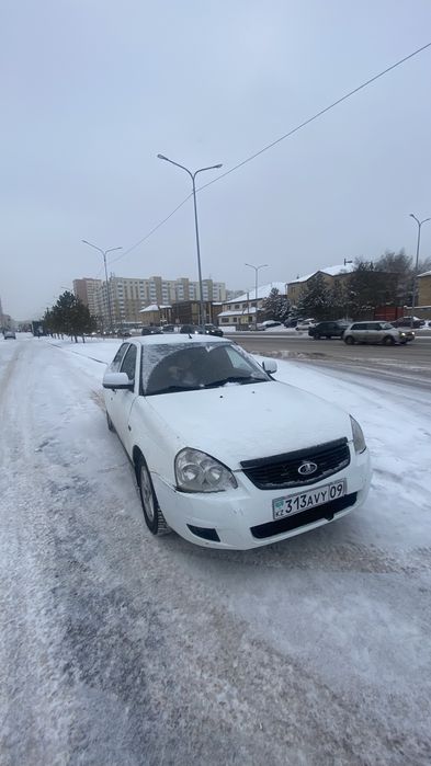 Продаю машину lada priora