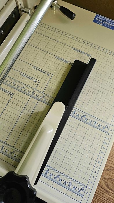 Ghilotină profesională hârtie 330 mm | UNITEC YG868A4 | A4 | 400 coli | TVA inclus