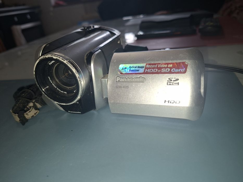 Handycam Panasonic SDR-H20, înregistrare pe HDD intern 30 gb +slot  card SD