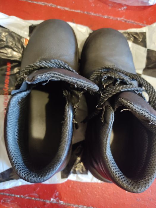 Продам рабочую обувь