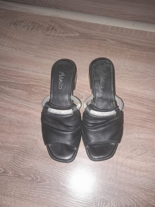 Продам шлёпку  Кожа