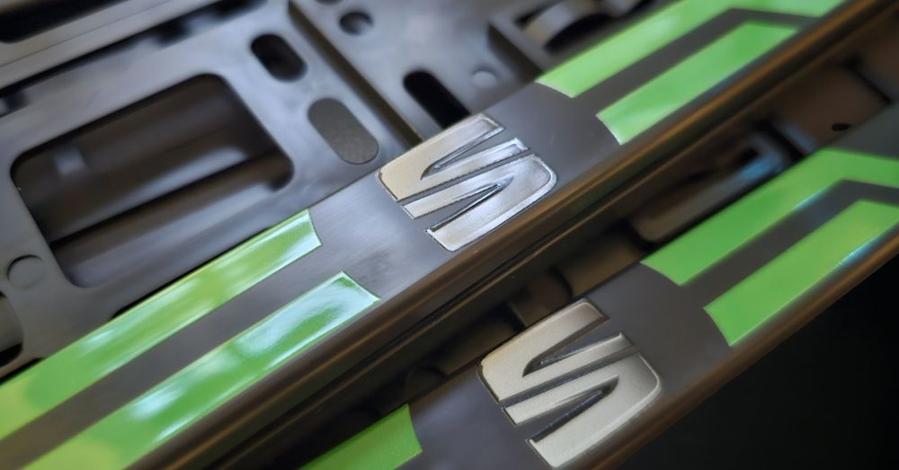 Комплект персонализирани рамки Сеат за регистрационни номера