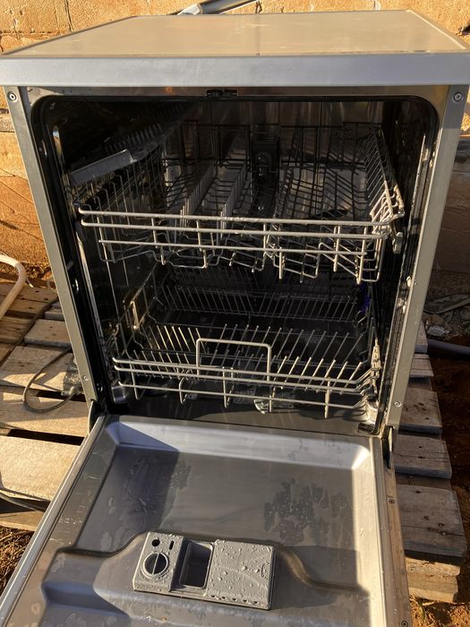 Продам посудомоечную машину