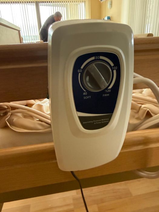 Електрическо болнично легло