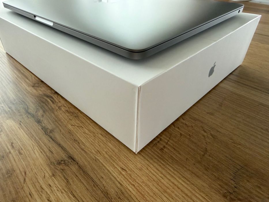 НОВ MacBook Pro 13" M1 Chip 8-CPU, 8-GPU, 16GB RAM, 1TB SSD В ГАРАНЦИЯ
