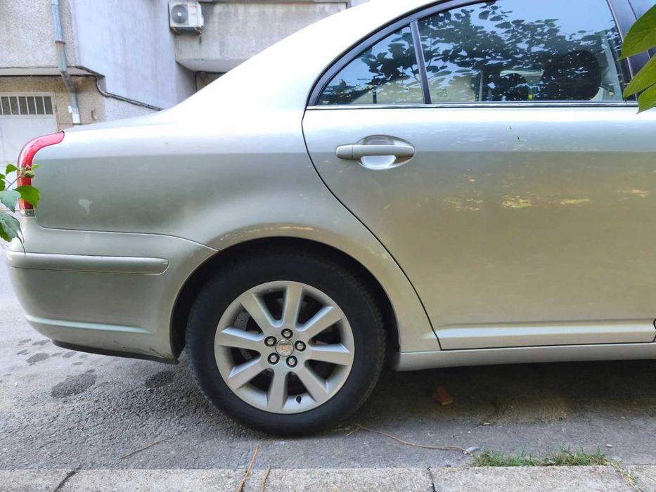 Toyota Avensis 2.0 D-4D 116 кс. СЕДАН / Нов съсъдинител / + Нови Зимни Гуми и 2 к-т Джанти!