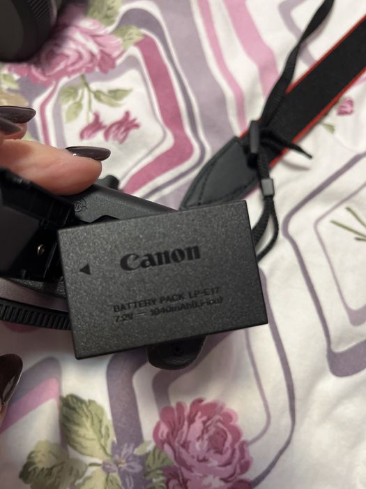 Фотоапарат Mirrorless Canon EOS R100 + Обектив RF-S 18-45мм + чанта