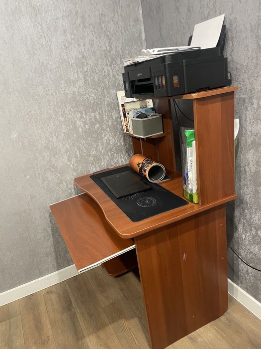 Продам компьютерный стол