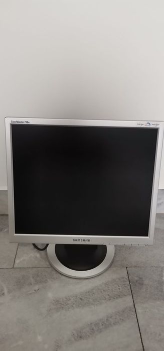 Монитор Samsung 710Nw