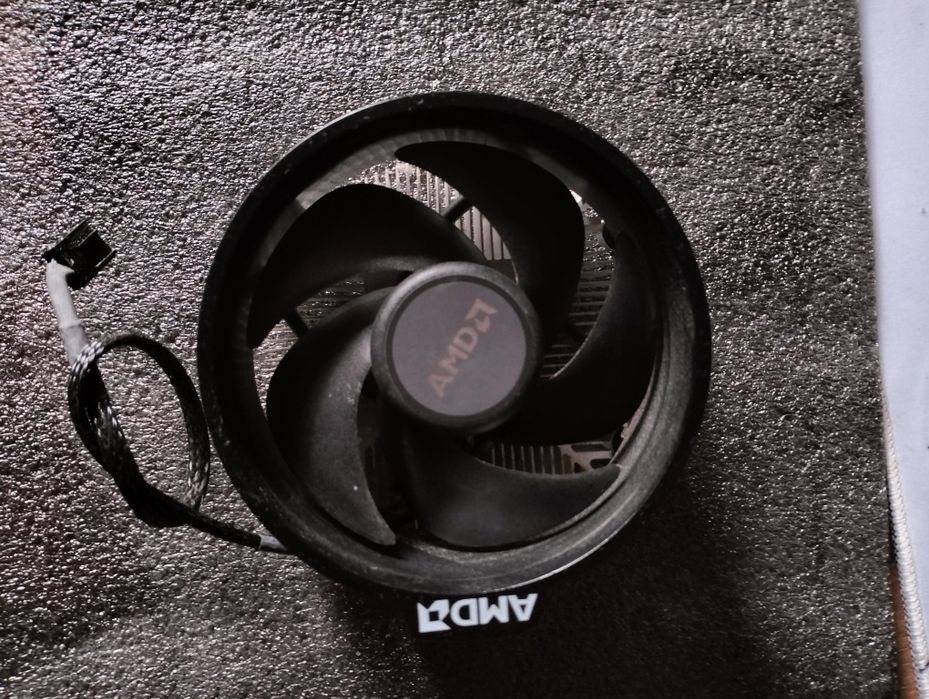Procesor AMD Ryzen 3 2200g + cooler