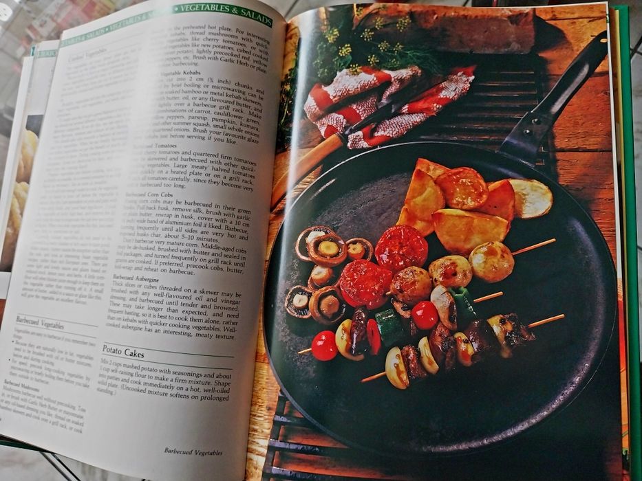 Family favorites + Chocolate novelty cook books - готварски книги на английски език