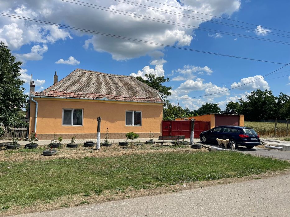 Casă cu teren generos și anexe noi, de vânzare în Toager