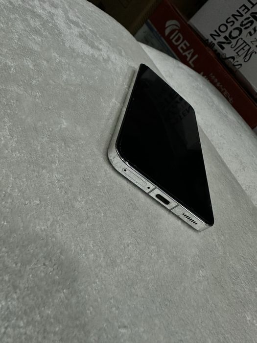 Xiaomi 13.