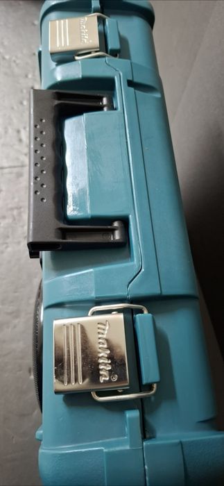 Radio Makita 18v si 220v 2 x 30 wati