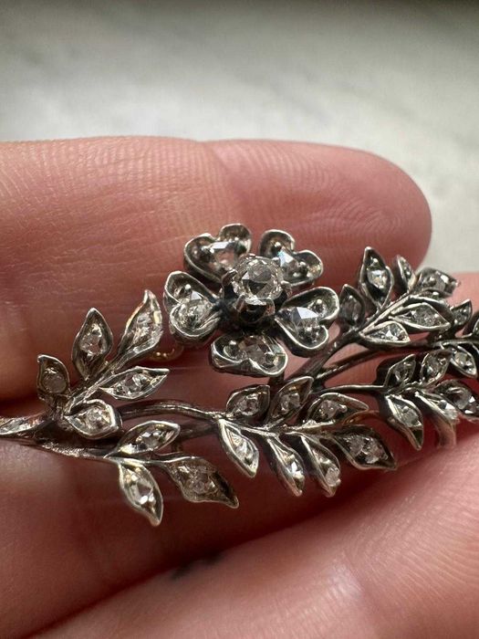 Pandantiv din aur roz și argint, decorată cu diamante, în. sec. XX