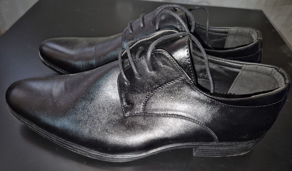 Pantofi eleganti pt barbati nr 42!